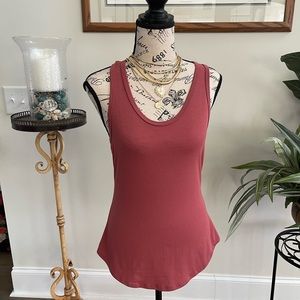 LuLaRoe Extra small tank in mauve flattering fit with these tanks EUC